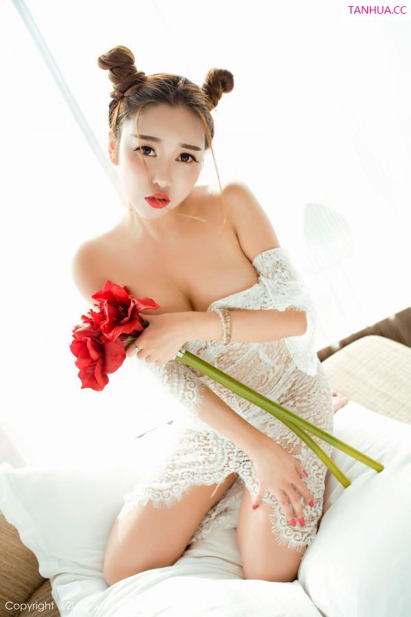 李梓熙  E杯欧派美女李梓熙 白色蕾丝透明裹身裙第10张图片